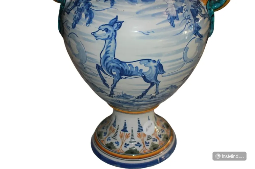 Jugendstil-Keramikvase aus dem späten 19. Jahrhundert mit Tiermotiven