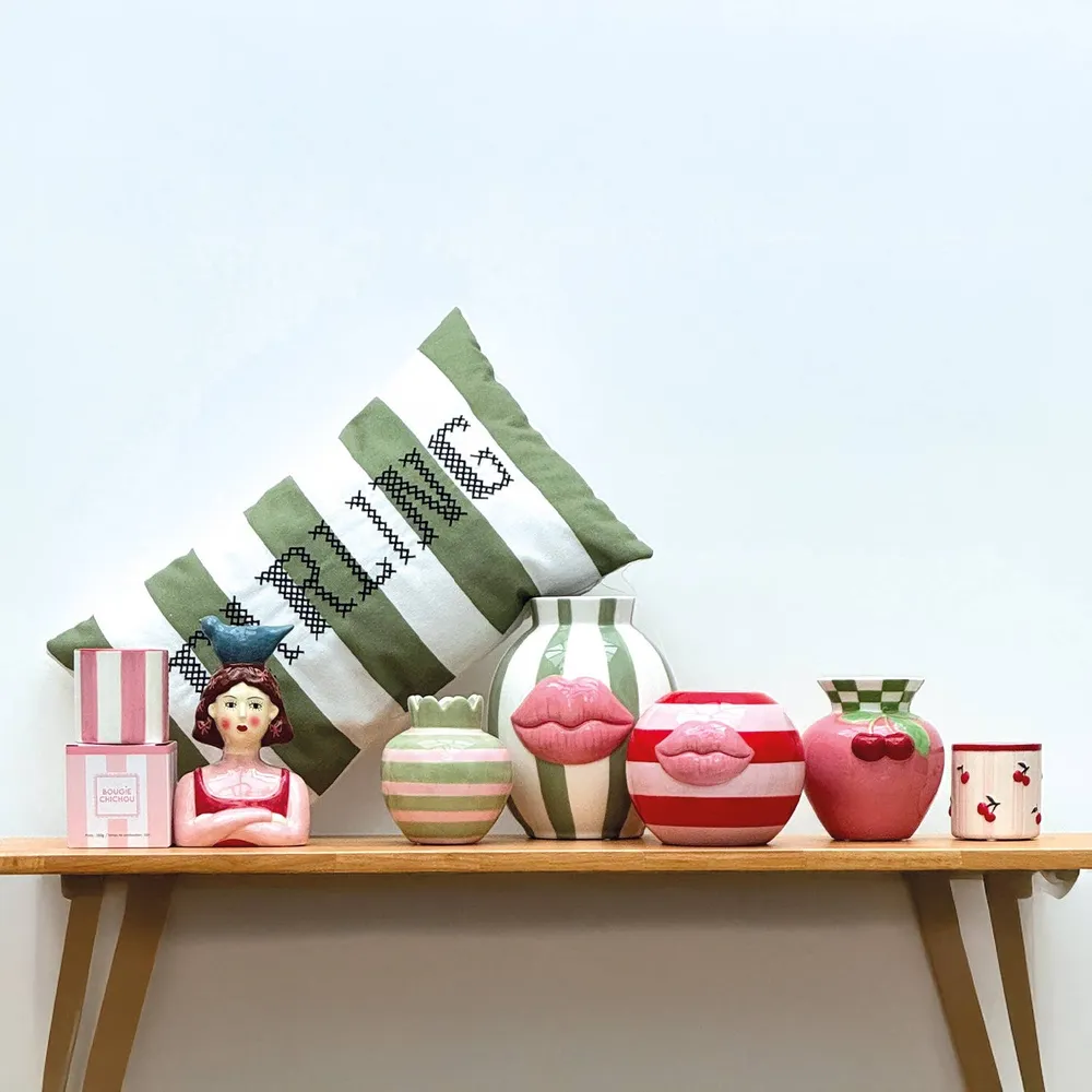 Keramikvase Kuss Streifen Grün – Design-Vase mit 3D-Kussmund für Slow-Life-Dekoration