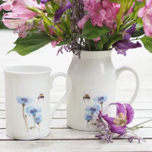 Set aus Porzellantasse und passender Vase/Kännchen "Kornblume und Hummelpo"