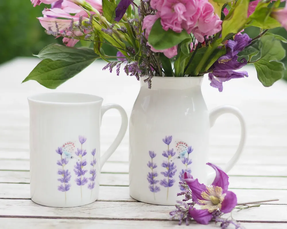 Set aus Porzellantasse und passender Vase/Kännchen "Lavendel mit Schmetterling"