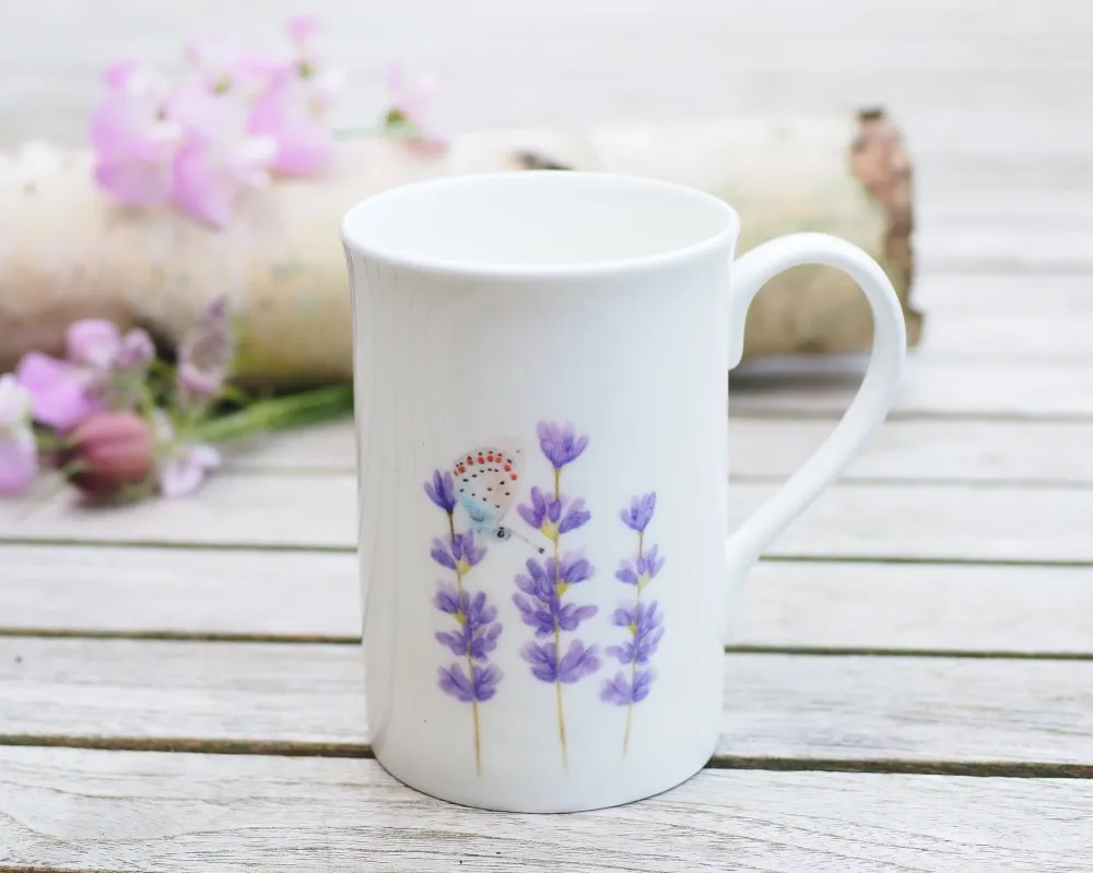 Set aus Porzellantasse und passender Vase/Kännchen "Lavendel mit Schmetterling"