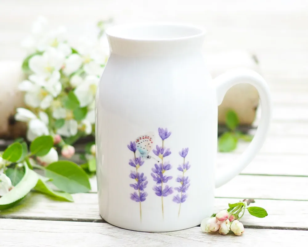 Set aus Porzellantasse und passender Vase/Kännchen "Lavendel mit Schmetterling"