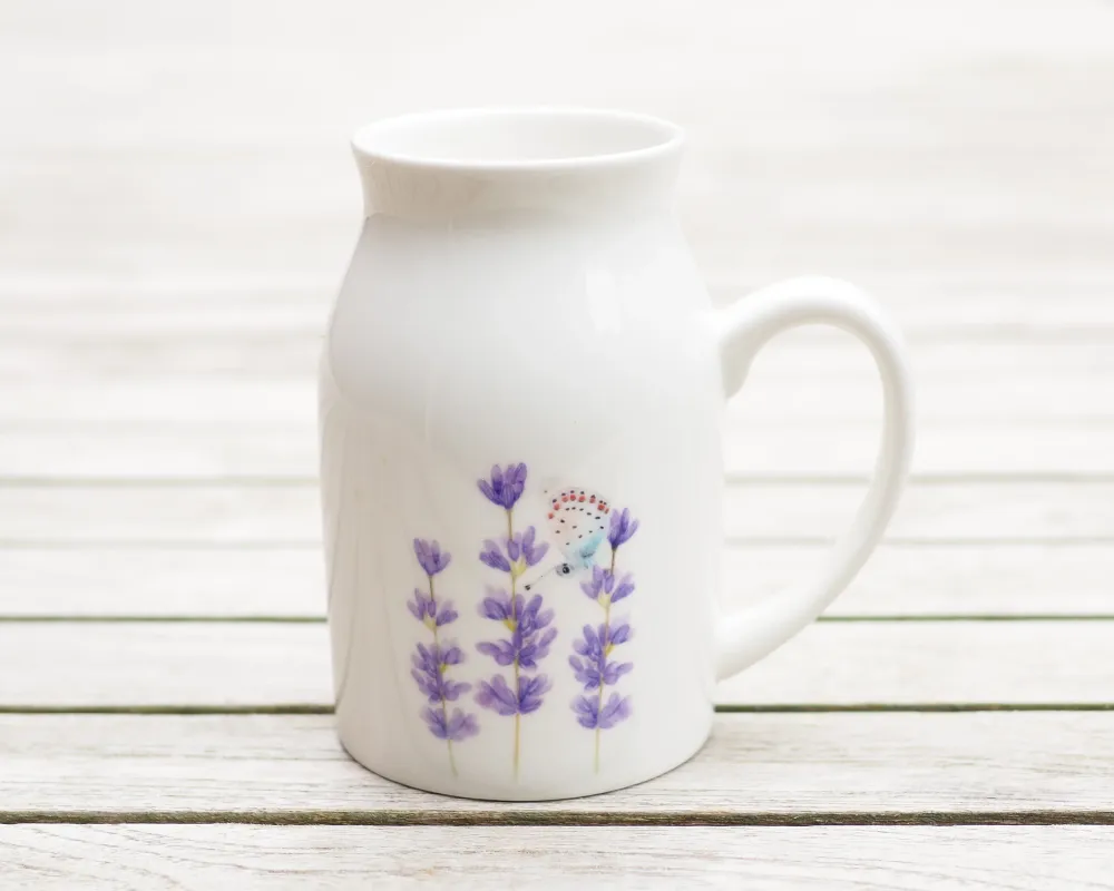Set aus Porzellantasse und passender Vase/Kännchen "Lavendel mit Schmetterling"