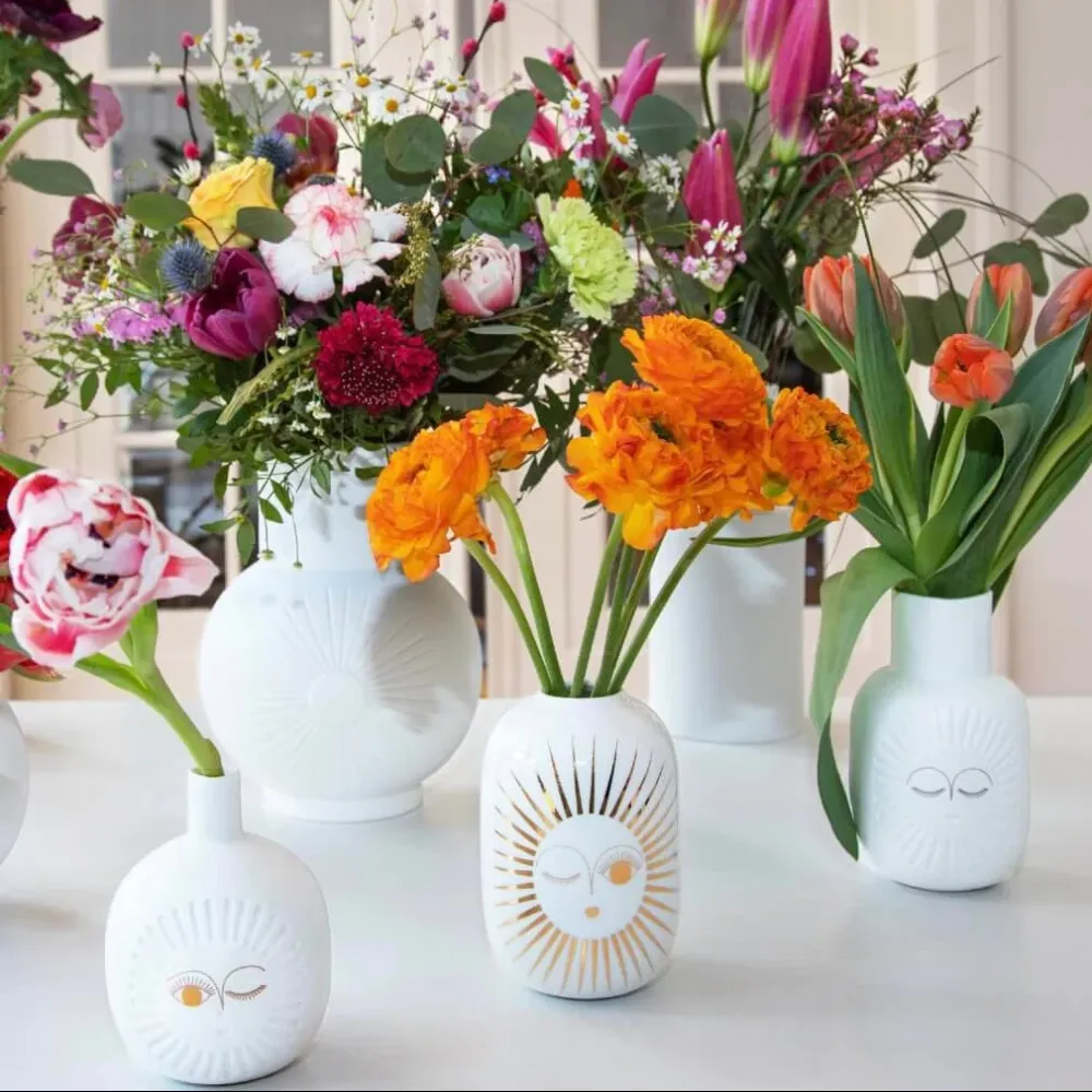 Sonnenvase „Audrey“ - weiße Porzellan Vase von Trevoly Räder