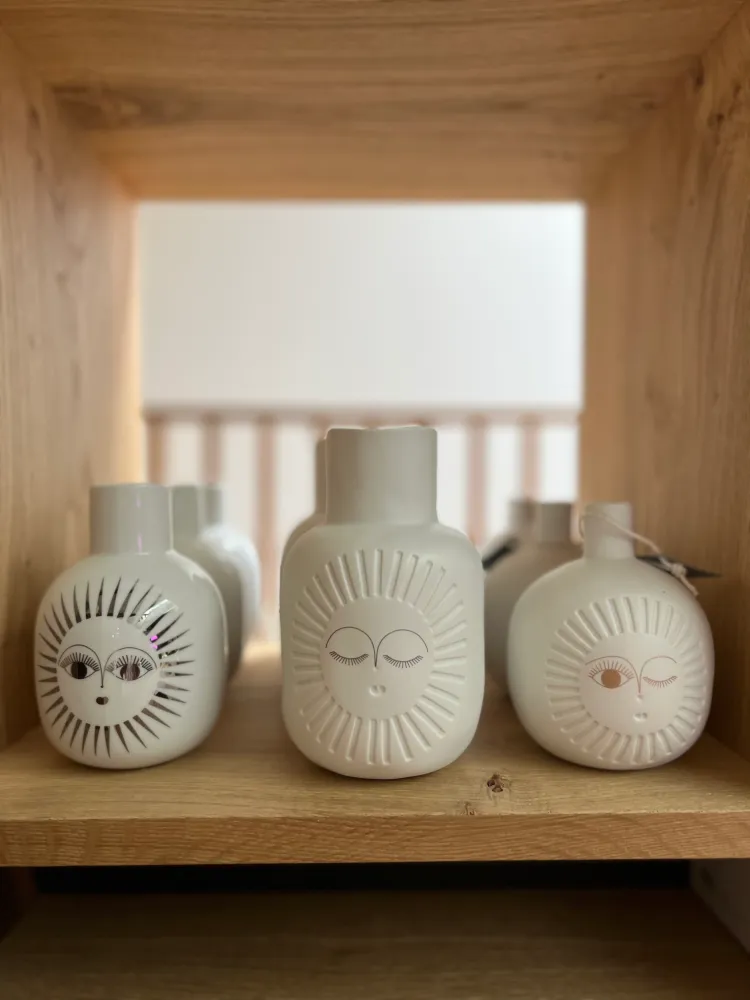 Sonnenvase „Audrey“ - weiße Porzellan Vase von Trevoly Räder