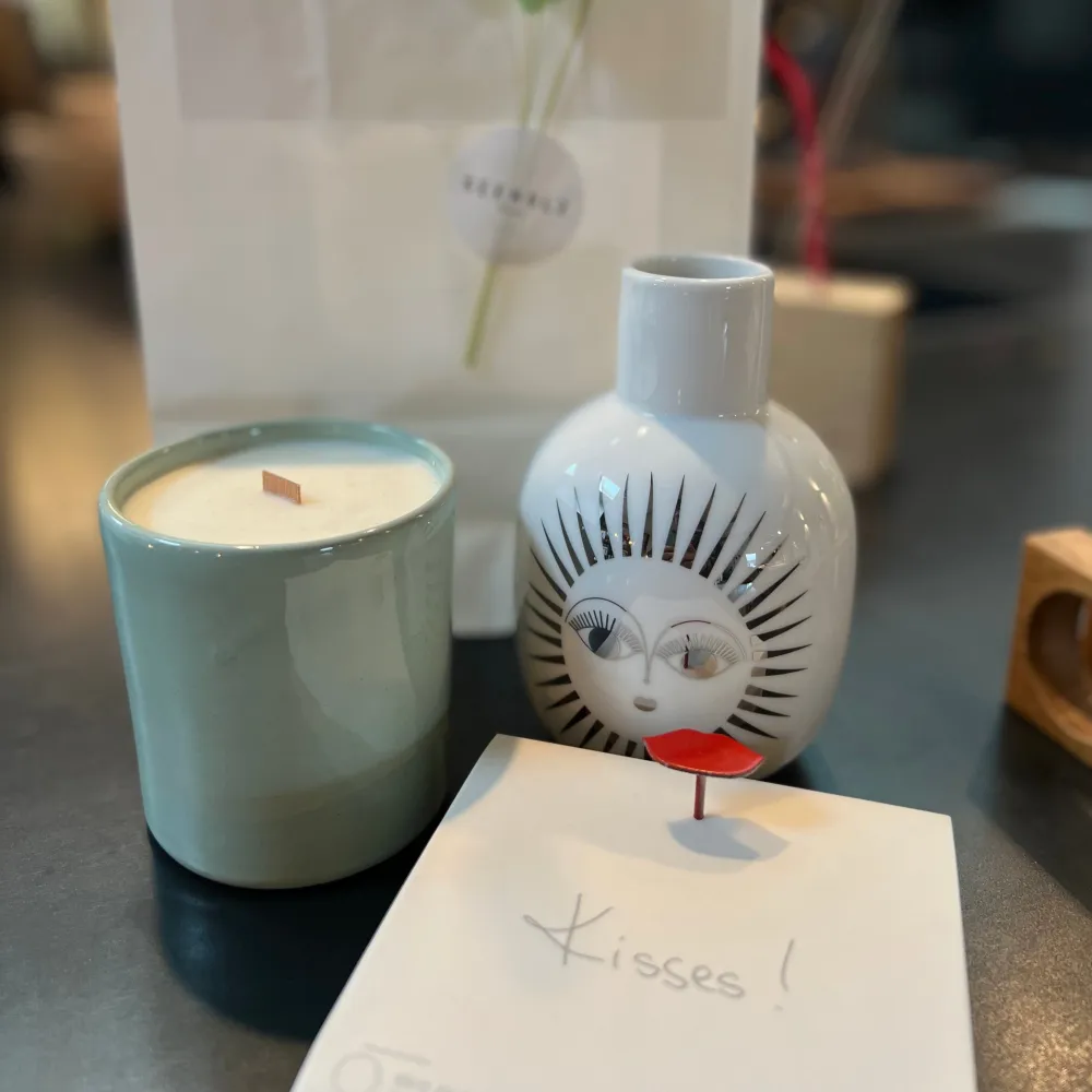 Sonnenvase „Audrey“ - weiße Porzellan Vase von Trevoly Räder