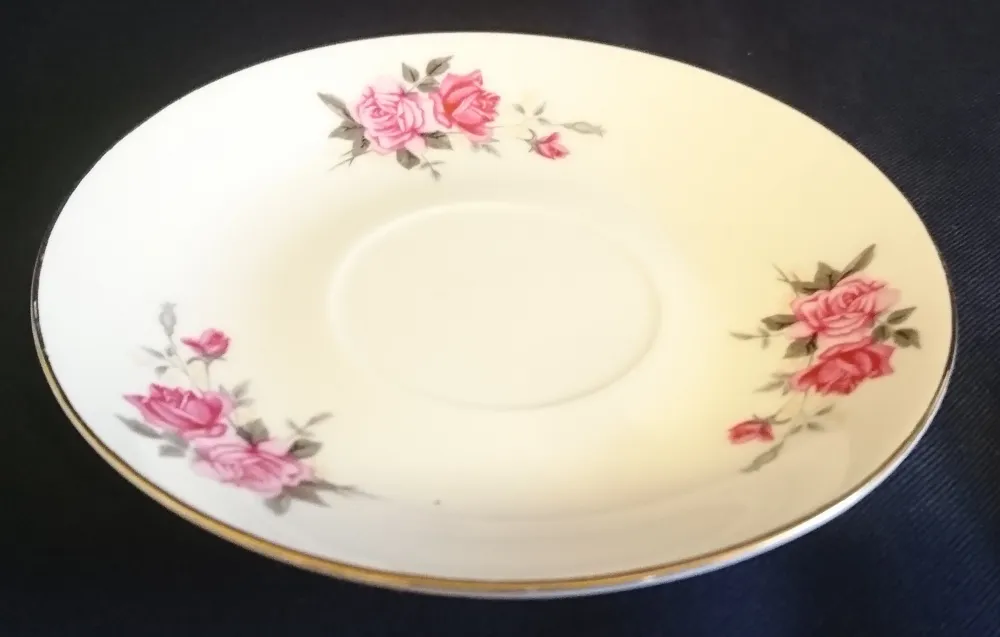 UNTERTASSE - Porzellan, Goldrand Flora Rosenblumen Blüten Motiv Dekor