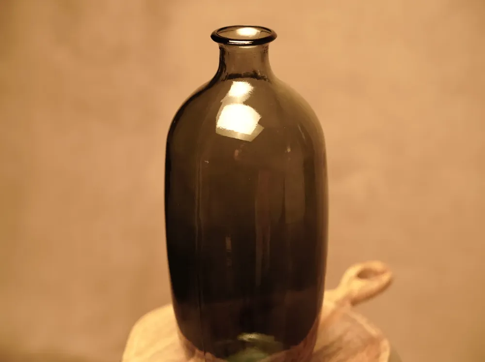 Vase aus recyceltem Glas – minimalistischer Stil
