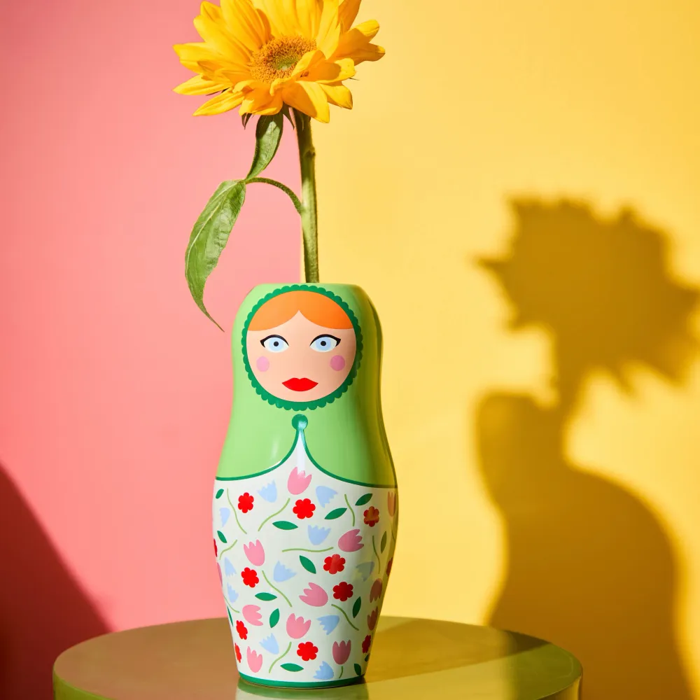 Vase „Doll Flower“ | Figurative Vase mit Blumendetails | Fluid Market