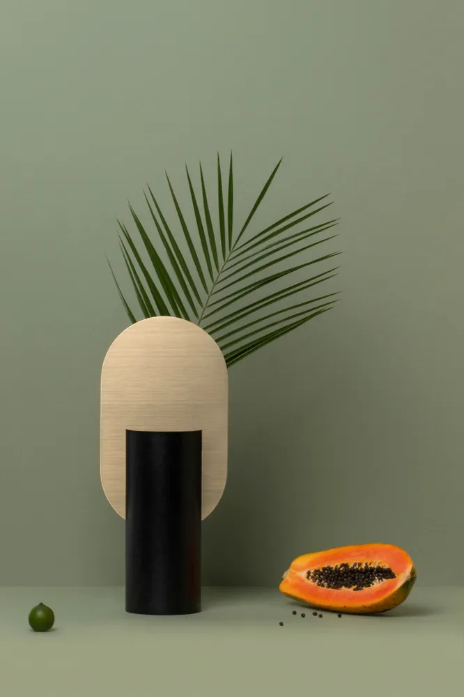 Vase GENKE schwarz mit Messing