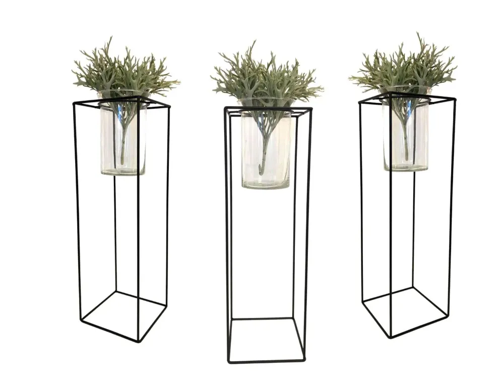 Vase | großes Metallgestell | schwarz