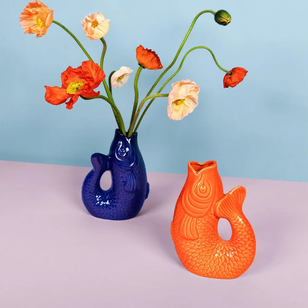 Vase mit blauem Fisch