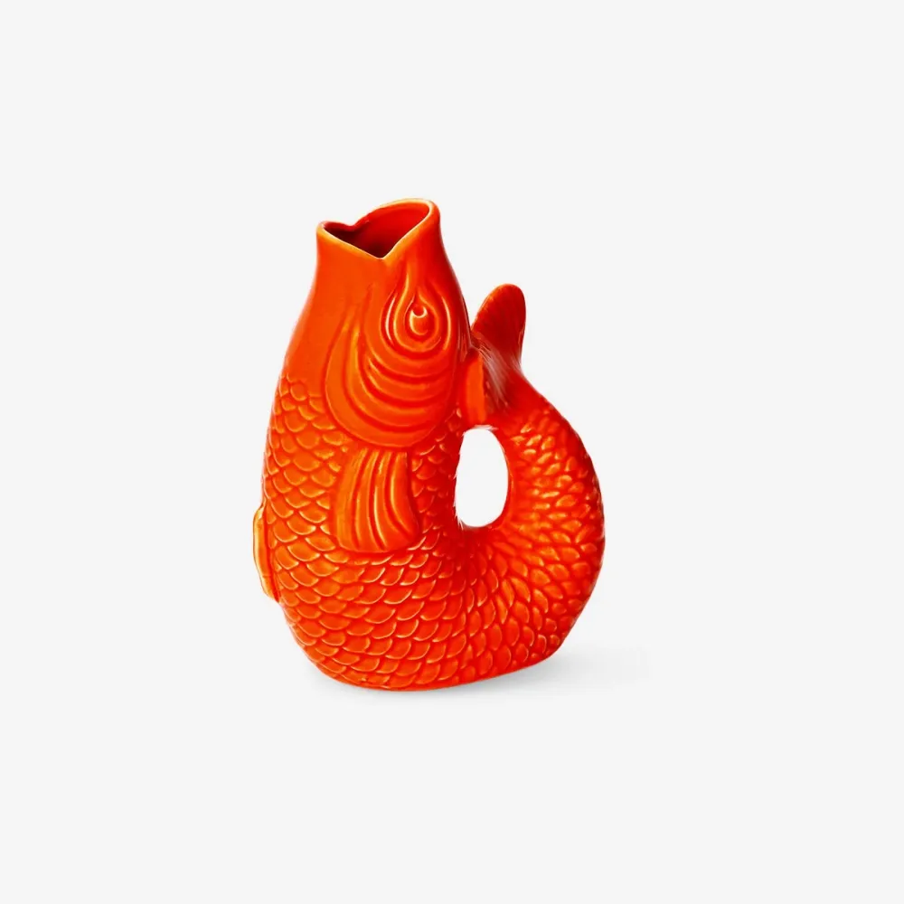 Vase mit orangefarbenem Fisch