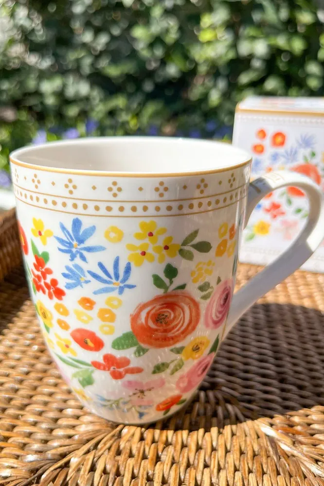 PORZELLANBECHER MIT DOLCE VITA-DESIGN
