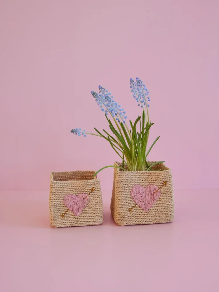 Kleine Quadratisch Raffia Aufbewahrungskorb - Natürlich - Pink Heart Embroidery