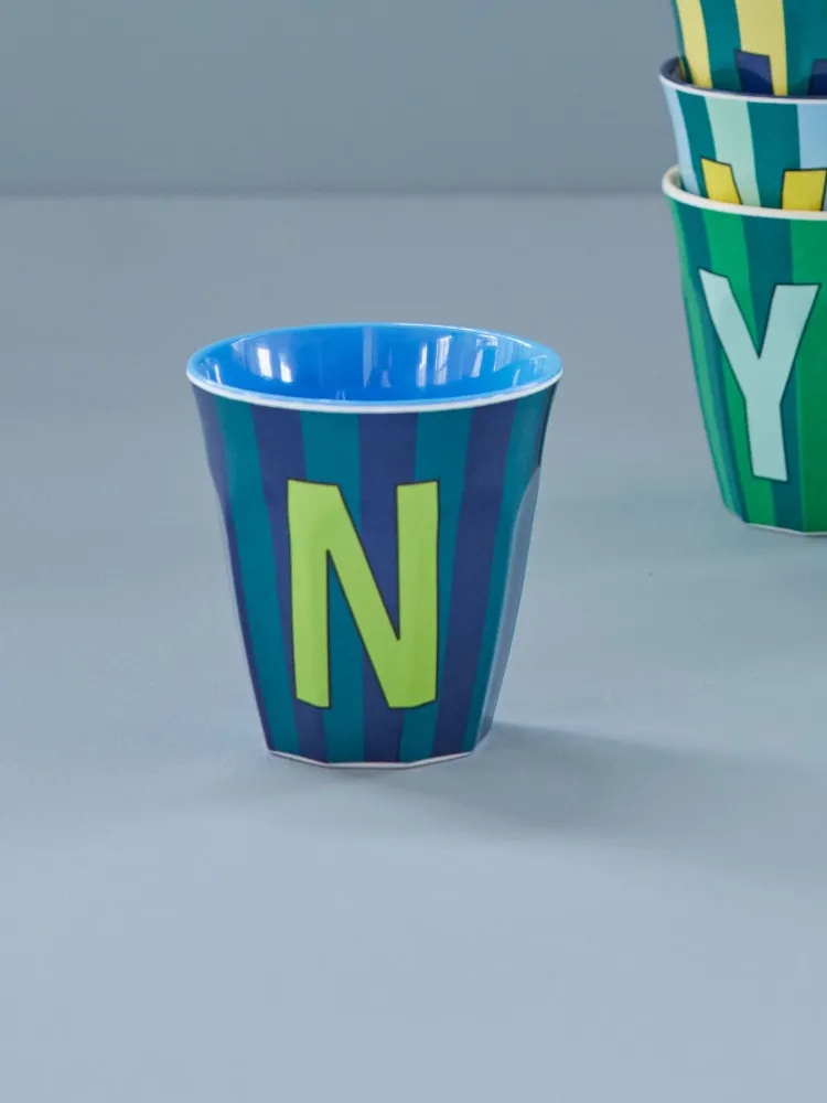 Mittelgroße Buchstabenbecher - Mehrfarbig - N- Stripes