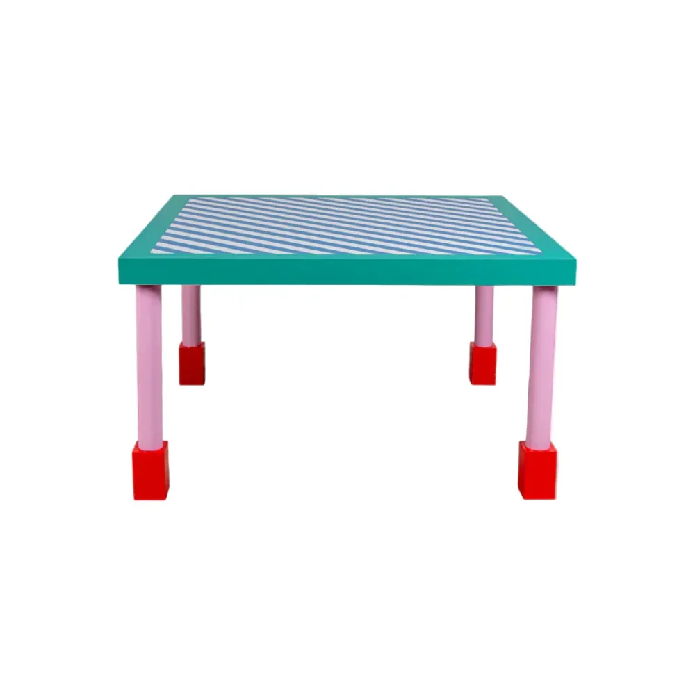 Quadratischer Tisch SUPERSQUARE BLUE STRIPES blau mit rosa Fuß