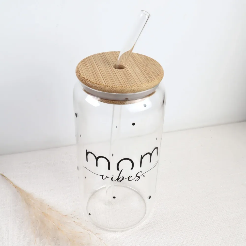 Trinkglas „Mom Vibes“ (500 ml) personalisierbar