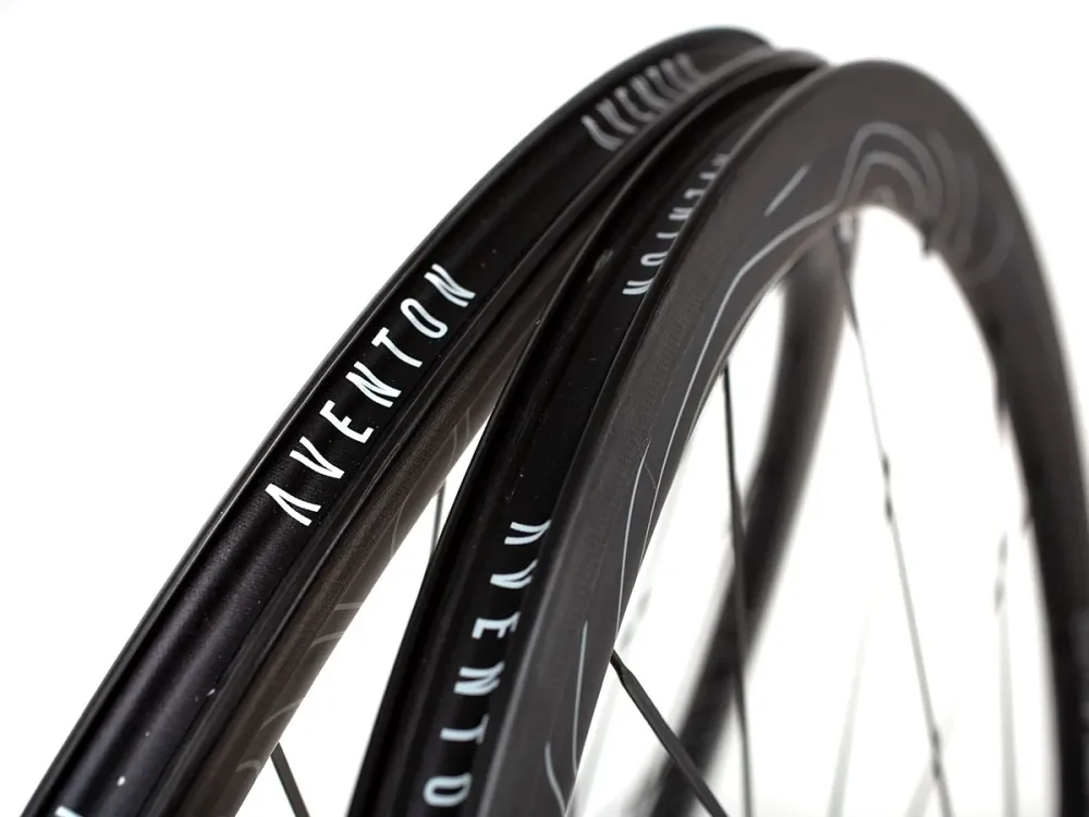 AVENTON - LATIGO 01 TRACK WHEELSET CLINCHER 38MM
