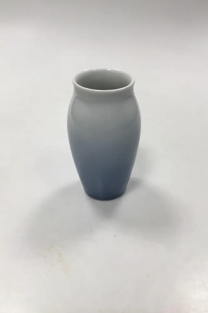 Bing & Grondahl Jugendstil-Vase mit Maiglöckchen Nr. 157 / 5255