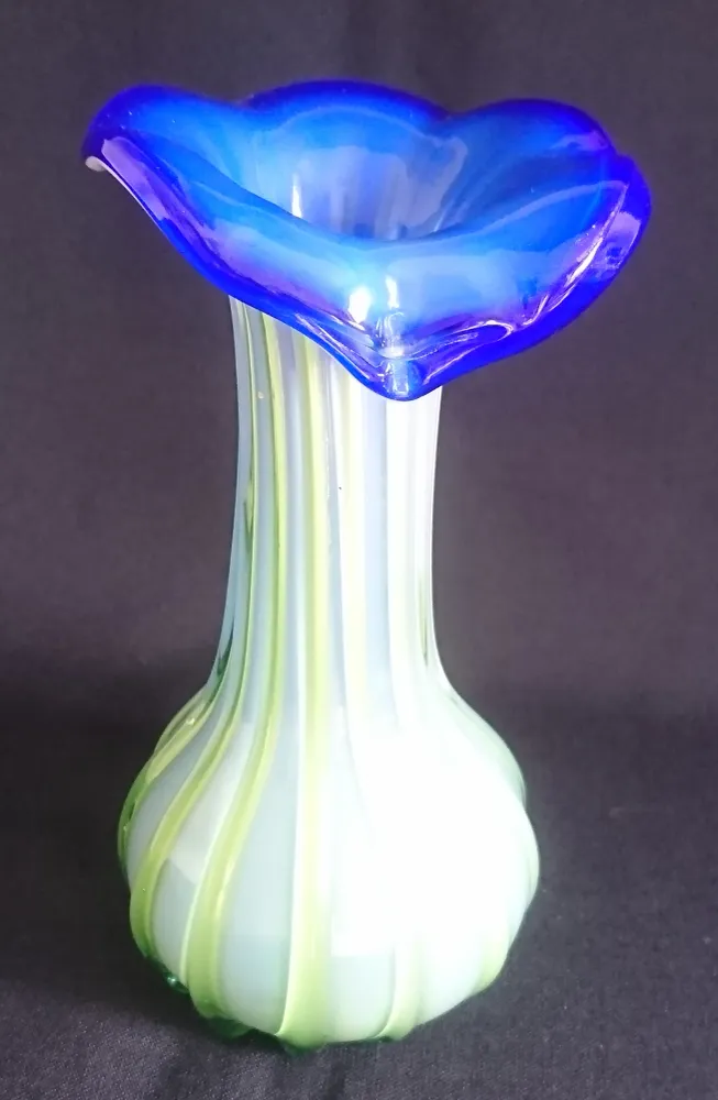 BLUMENVASE - Press- / Hartglas, Modern Style, Abstrakte Pilzform Linien Streifen Dekor