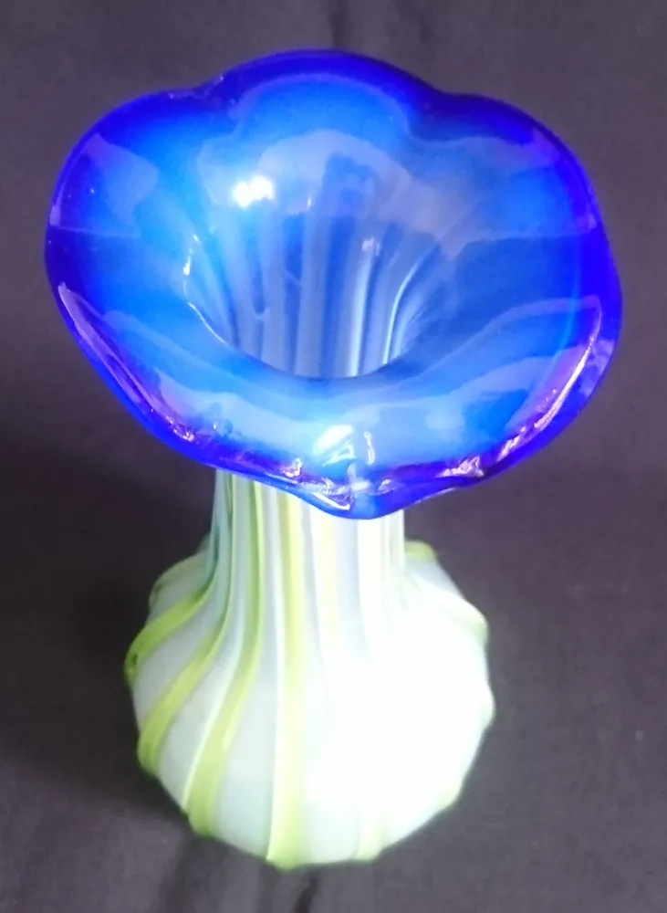 BLUMENVASE - Press- / Hartglas, Modern Style, Abstrakte Pilzform Linien Streifen Dekor