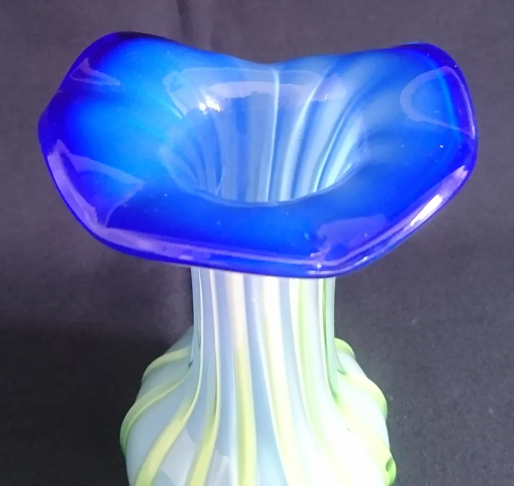 BLUMENVASE - Press- / Hartglas, Modern Style, Abstrakte Pilzform Linien Streifen Dekor