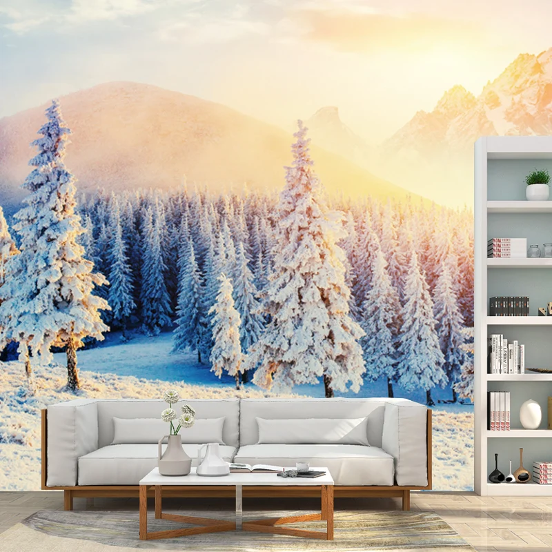 Sonnenschein auf verschneiter Zypresse, braune Wandverkleidung im modernen Stil für das Wohnzimmer Clearhalo