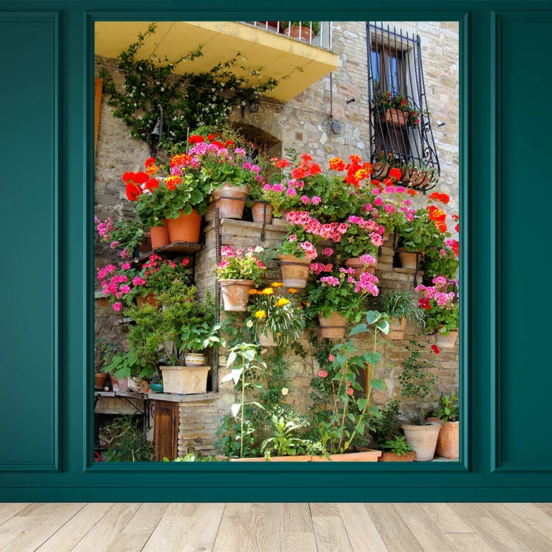 Zeitgenössische Wandtapete für Mädchen, alter Balkon und farbige Blumen, rote Wandverkleidung Clearhalo