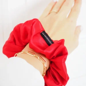 CRYSTAL SCRUNCHIE 100% Maulbeerseiden Haargummi mit Kristall Tasche & Schwarzem Turmalin - XMAS RED . Rot