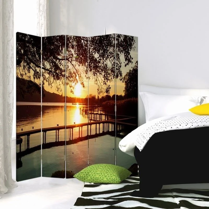 Doppelseitiger Raumteiler, Sonnenuntergang über dem Fluss Feeby