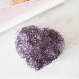 Galaxy Amethyst Herz . Galaxy Amethyst Heart ca. 8 cm [42] - aus Brasilien Hand Carved