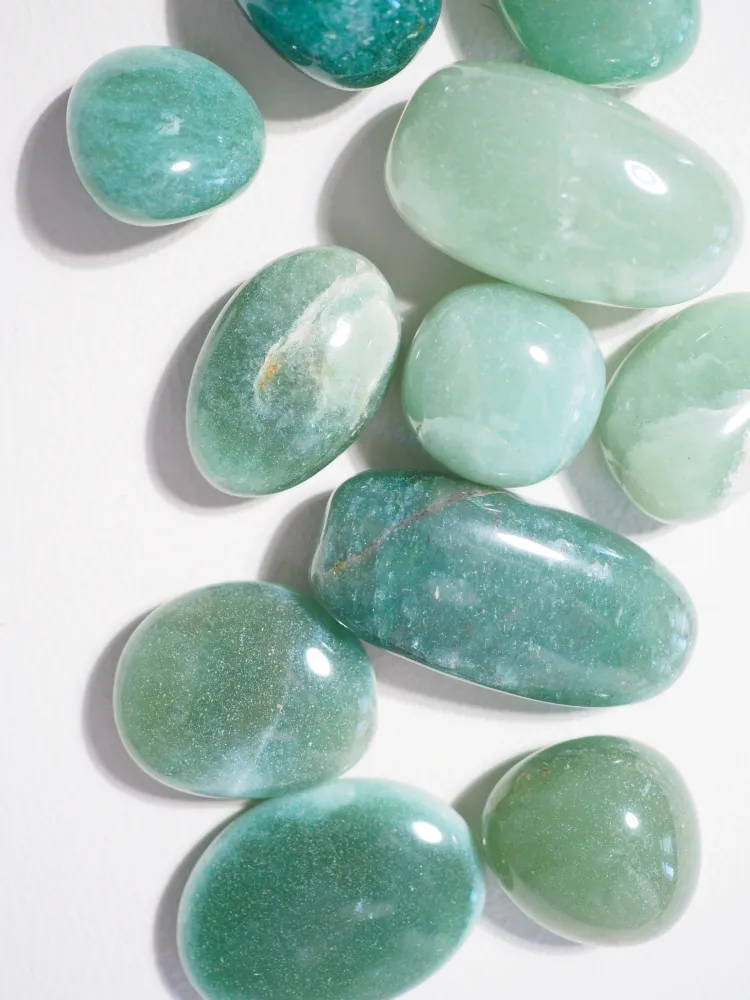 Grüner Aventurin Trommel Stein . Green Aventurine Tumble ca. 2-3cm - aus Indien