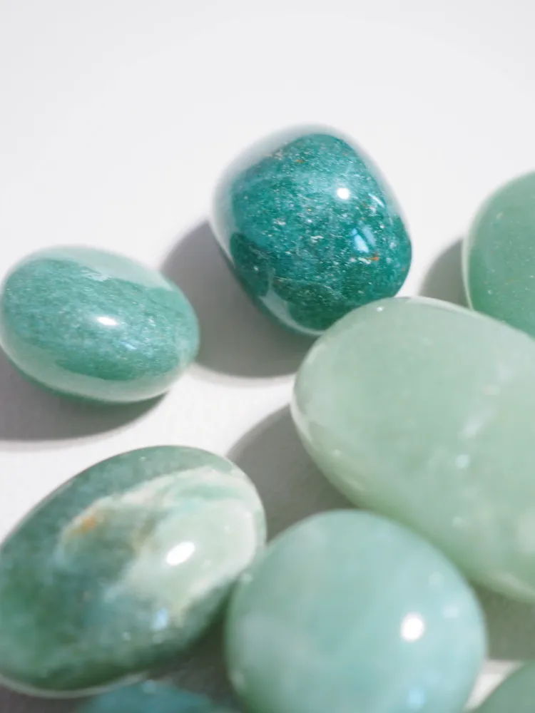 Grüner Aventurin Trommel Stein . Green Aventurine Tumble ca. 2-3cm - aus Indien