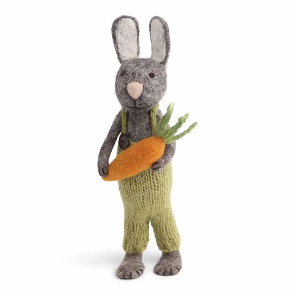 Gry & Sif - Hase Filz mit grüner Hose und Karotte