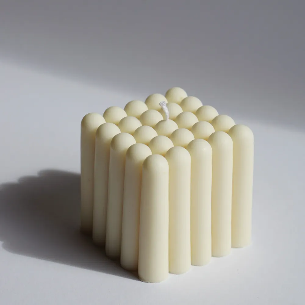 Handgefertigte Design-Kerze Quadratische Form von Inuti