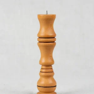 langer Kerzenständer aus Holz