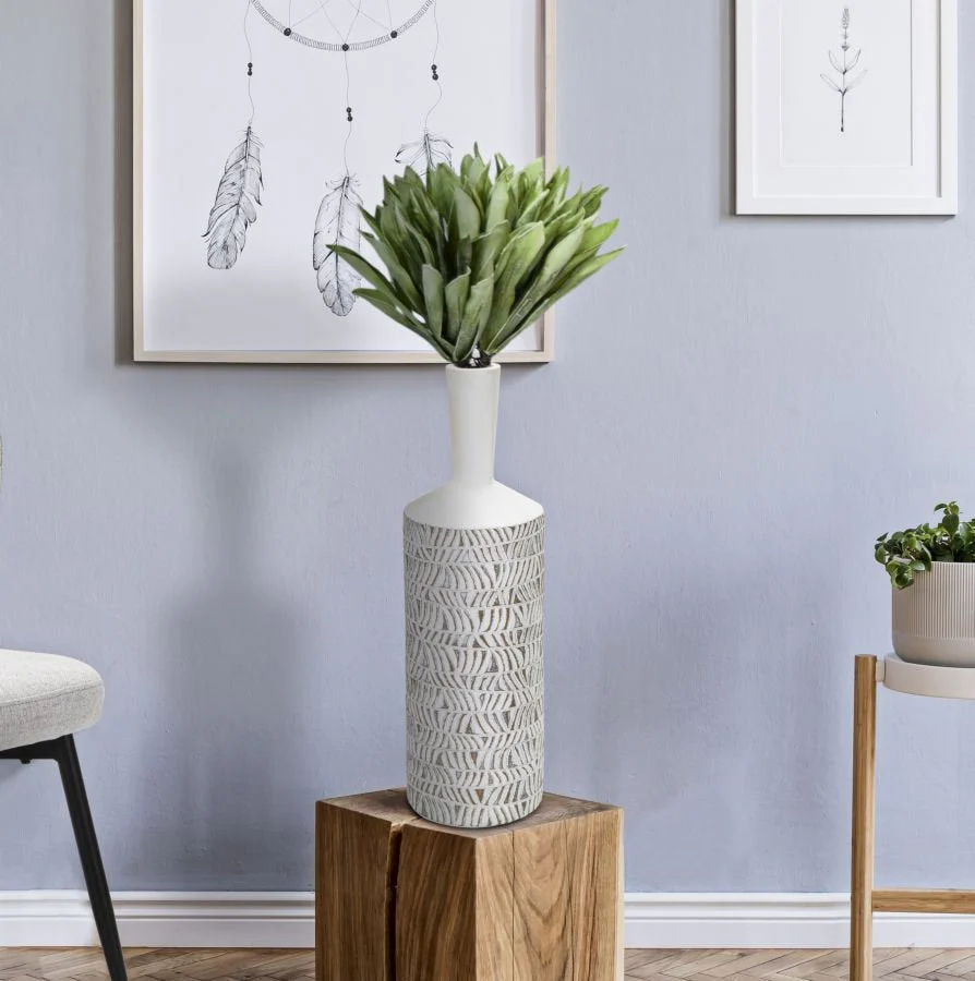 Abstrakt geschnitzte Vase mit geometrischen Details – Künstlerische Wohndekoration Mauro Ferretti