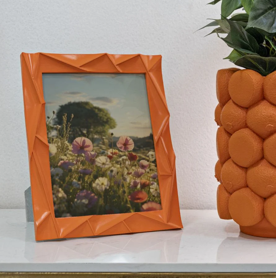 Orangefarbener Harzrahmen 20×25 cm – Modernes geometrisches freistehendes Design Mauro Ferretti