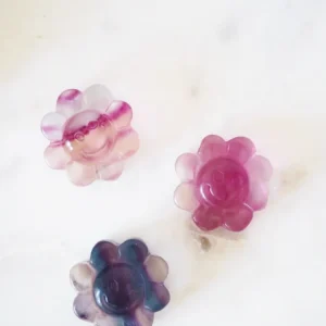 Regenbogen Fluorit Happy Blume Gravur . Mini Carving ca. 1.5 cm - aus China