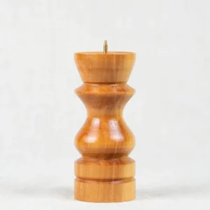 schöner Kerzenständer aus Holz