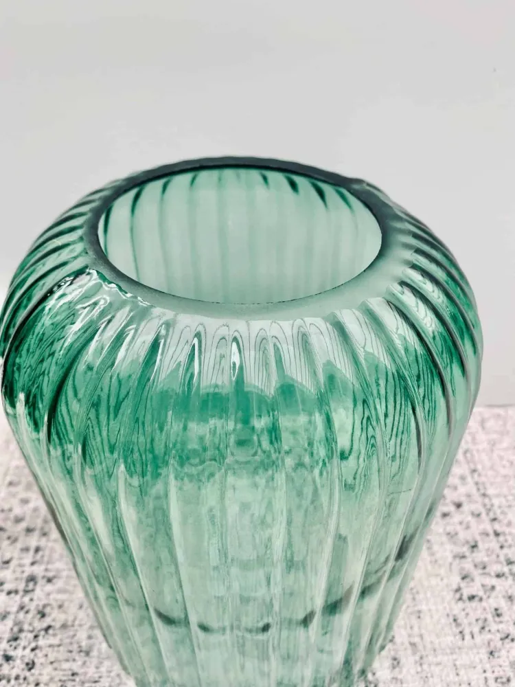 Vase 25x18 cm - Grünes gerilltes Glas