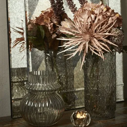 Vase mit Rillen - rauchfarbenes Glas