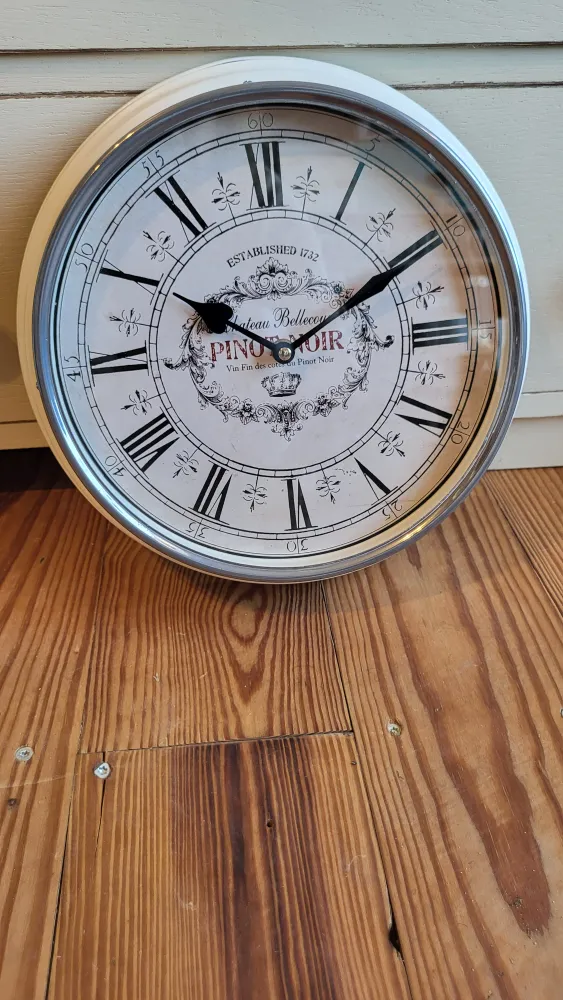 Wanduhr / Uhr