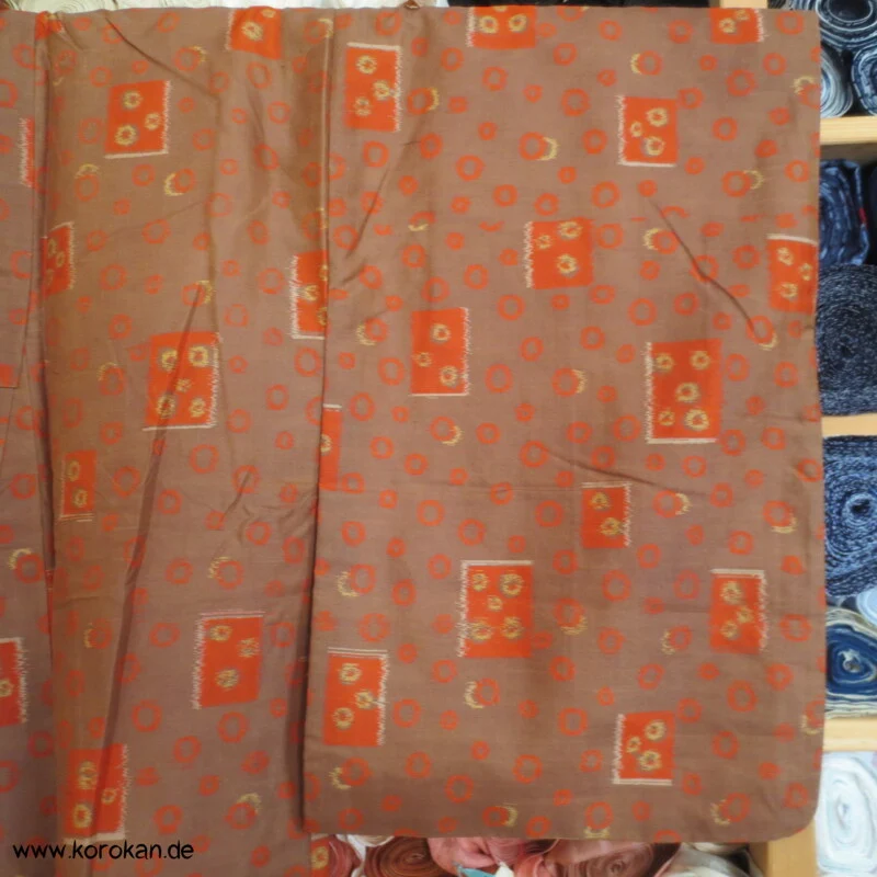abstraktes Muster auf hellbraun Meisen Seiden Kimono