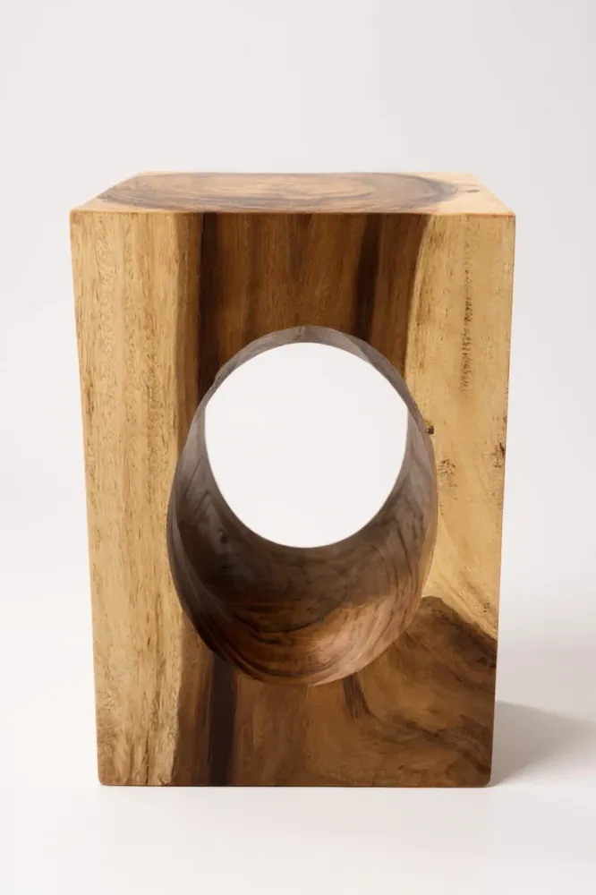 Holz Beistelltisch – Couchtisch Blumenhocker Hocker - Handgefertigt – Eckig mit O-Ausschnitt Suarholz - 45x30x30 cm