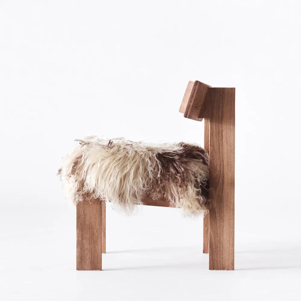 Sessel EASY aus Nussbaumholz und Schafsleder