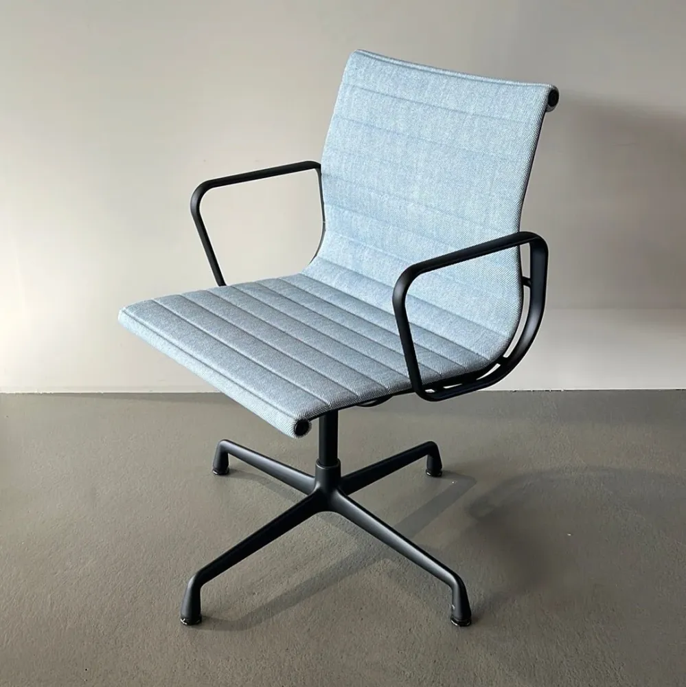 Vitra / ALU CHAIR EA 104 / Sessel